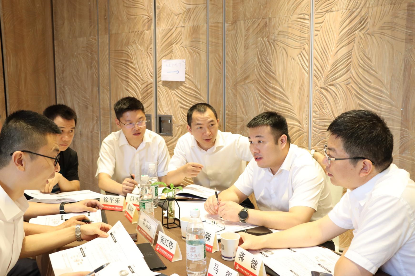 2021年6月25日-26日，918博天堂二建组织开展了2021年中高层主管执行力培训。本次培训特邀清华、北大、上海交大总裁班讲师，中国企业家协会特聘高级讲师许晋老师进行授课。